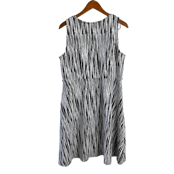 Lane Bryant Dress Size 16 Black and White Zebra Striped Knee Length Sleeveless - Picture 2 of 8